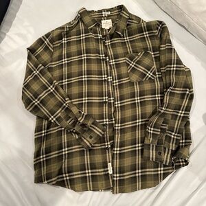 American Eagle Outfitters Green Plaid Casual Button Down Shirt